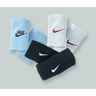 Nike Schwei�band mit gesticktem Swoosh-Logo