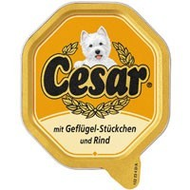 Cesar mit Gefl�gel-St�ckchen und Rind
