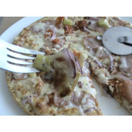 Original-wagner-steinofen-pizza-schinken-diavolo-ein-stueck-pizza-guten-appetit