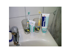 Links-meine-testobjekte-rechts-zahnbuerste-meines-sohnes-und-meine-bisher-verwendete-zahnpasta