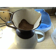 Leifheit-isolierkanne-columbus-zubereiten-von-kaffee-hier-einfuellen-des-kaffeepulvers-in-die-filtertuete