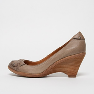Keil-pumps-beige