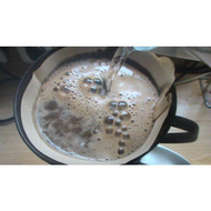 Contal-edle-auslese-etwas-heisses-wasser-wird-hinzugefuegt-fertig-ist-der-kaffeegenuss