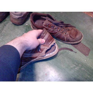 Hier-ist-der-defekte-schuh-gut-zu-erkennen