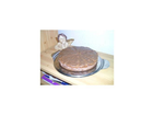 Die-fertige-nuss-nougat-torte-von-etwas-seitlichem-gesichtspunkt