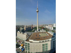 Blick-aus-dem-zimmer-auf-den-alex-bei-tag