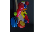 Der-clown-und-das-holzplaettchen