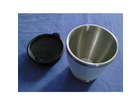 Cup-mit-deckel-geoeffnet