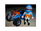 Mit-helm-beim-quad