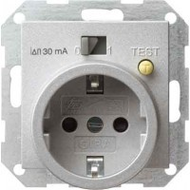 Gira-fi-schutz-steckdose-047726