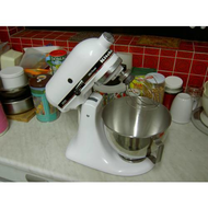 Kitchenaid-2-mit-nach-oben-geklapptem-motorkopf