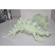 Kosmos-63007-nachtleuchtend-gruseldinos-triceratops-stegosaurus