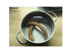 Real-quality-land-bockwurst-fein-geraeuchert-gewuerzt-zubereitung-im-kochtopf