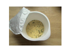 Maggi-5-minuten-terrine-kartoffelbrei-jalapeno-chili-ein-blick-in-den-geoeffneten-becher