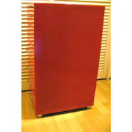Der-rote-container-von-ikea-von-der-seite