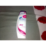 Head-shoulders-soft-silky-shampoo