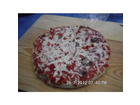 Die-pizza-nach-dem-backen-der-boden-war-schon-ziemlich-dunkel-und-krusprig