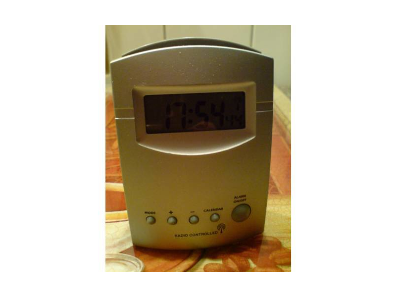 TFA Dostmann Funk Wecker 98.1039 Datum Alarm Snooze Beleuchtung Silber 