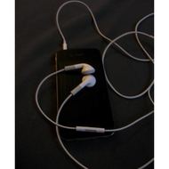 Die-kopfhoerer-am-iphone