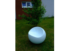 Ball-chair-im-garten