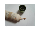 Die-tube-geoeffnet-und-etwas-make-up