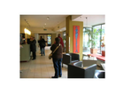 Blick-aus-dem-fruehstuecksraum-in-das-foyer