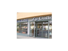 Im-restaurant-la-calle-nimmt-man-das-fruehstueck-ein
