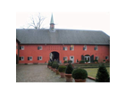 Die-vorburg-vom-herrenhaus-aus-gesehen