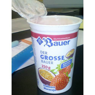 Der-geoeffnete-joghurtbecher