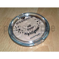 Essence-all-over-highlighter-im-deckeldoeschen
