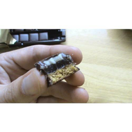 Ein-dominostein-beim-zarten-genuss-mmmmh-lecker