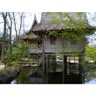 Ein-haus-im-asiatischen-garten