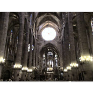 Catedral-la-seu-mallorca-ein-blick-durch-das-hauptschiff