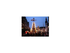 Blick-auf-die-grosse-weihnachtspyramide-auf-dem-markt