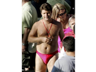 Hilfe-sean-in-pinker-badehose