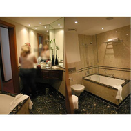 Badezimmer-verzeihung-freundin-unkenntlich-gemacht