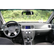 Das-cockpit-solide-verarbeitet-fuer-einige-zu-kuehl-oder-zu-trist