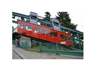 Ein-wagen-im-originalanstrich-zum-jubilaeum-kurz-vor-der-bergstation