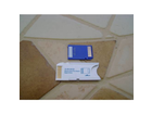 Der-2-gb-memory-stick-adapter-und-stick-groessenvergleich