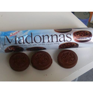 Hellema-madonnas-cocoa-biscuits-with-vanilla-cream-filling