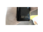 Schriftzug-auf-dem-after-shave