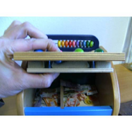 Die-druckknoepfe-sind-schaumgummi-gelagert