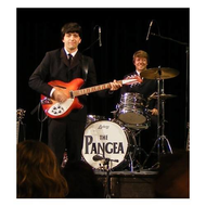 Hier-im-einsatz-bei-einer-beatles-coverband-die-360-12-in-einem-anderen-finish