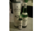 Roehre-fast-leere-flasche-und-probiergroesse-meines-lieblingswhisky-laphroaig