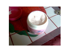 Die-dose-im-offenen-zustand-die-creme