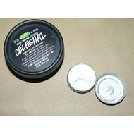 Und-sobald-man-eine-tube-oeffnet-verbreitet-sich-dieser-angenehme-frische-duft-der-creme