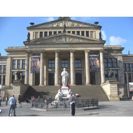 Konzerthaus-mit-schillerdenkmal