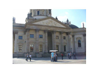 Deutscher-dom-auf-dem-gendarmenmarkt-mit-infostand