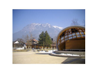 Kurpavillon-mit-blick-zum-nebelhorn