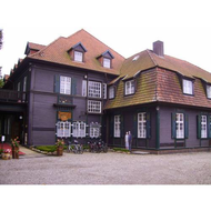 Das-jagdschloss-i-s-e-r-h-a-t-s-c-h-e-wurde-von-1913-bis-1914-fuer-den-koeniglich-preussischen-kommerzienrat-ernst-noelle-erbaut